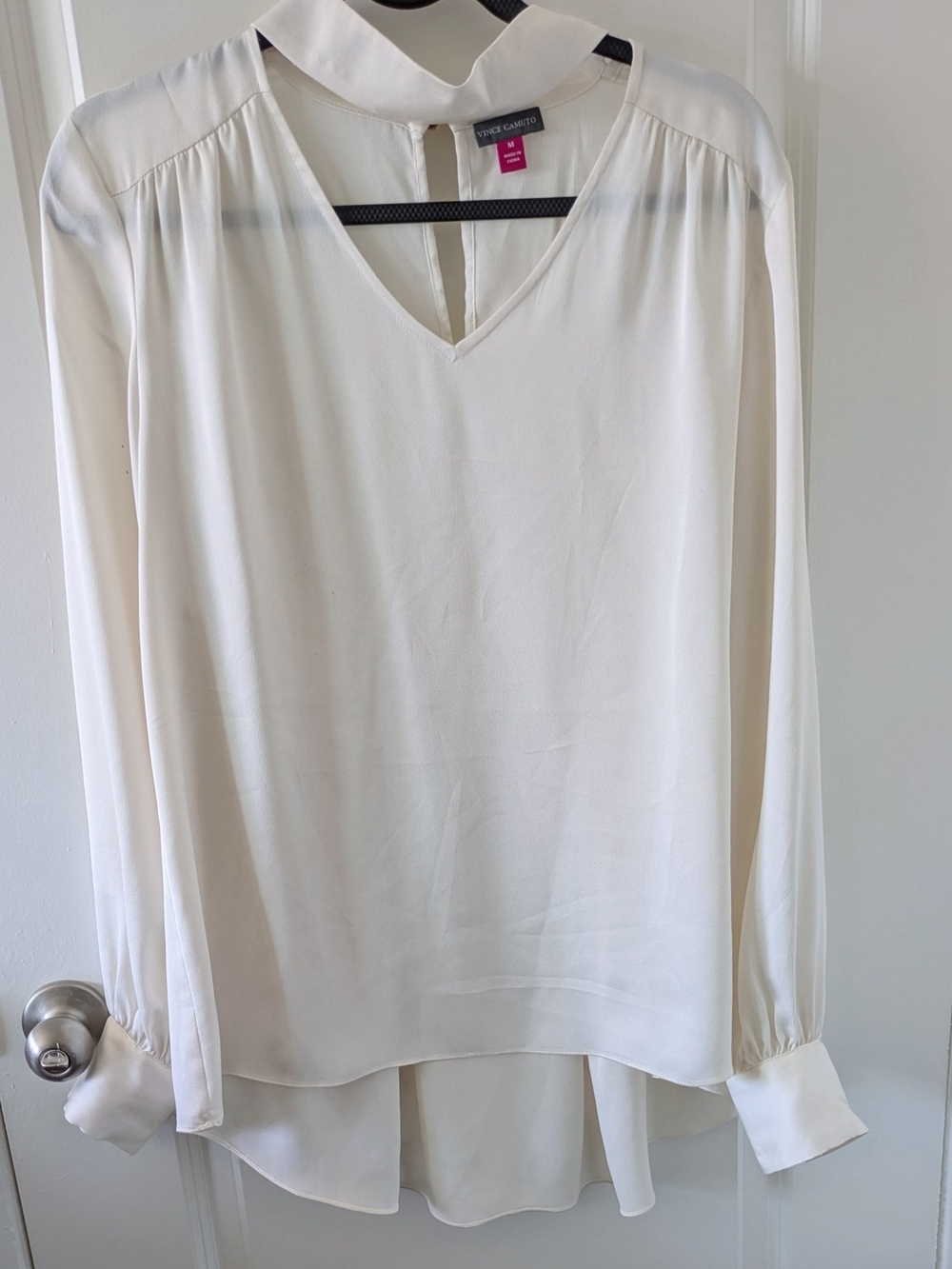 Vince Camuto Ivory Choker V-Neck Long-Sleeve Blouse Wendy Lou. Med